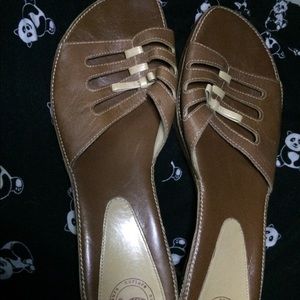 Nurture leather kitten heel mule sandal sz 10